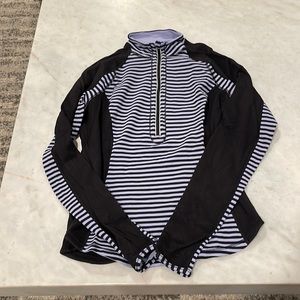 Women’s Lululemon Lavender and black long sleeve top Size 8 Reversible